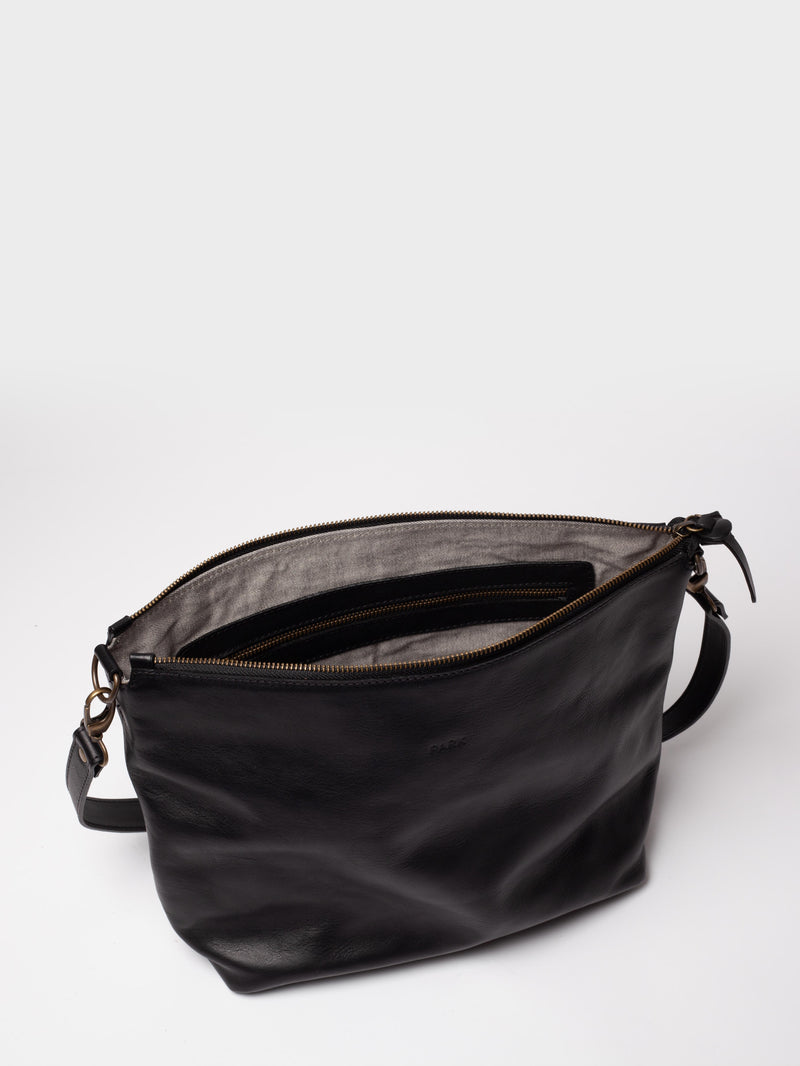 PARK Shoulder Bag SB01 Black, scenery